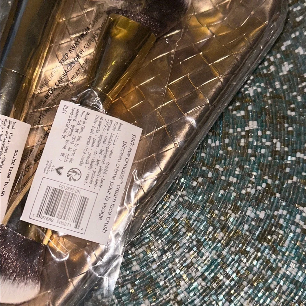 Tarte Makeup Brush Set of 2 with Cosmetic Bag - NEW